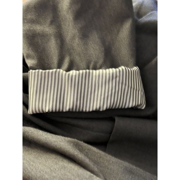 Gap Gray  Jacket with White and Black Lining Inside Of Sleeves Size Medium - Picture 2 of 10